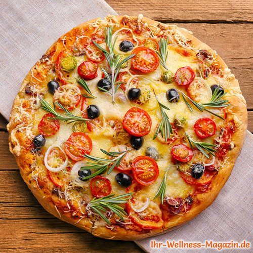 Low-Carb-Pizza mit Tomaten und Käse