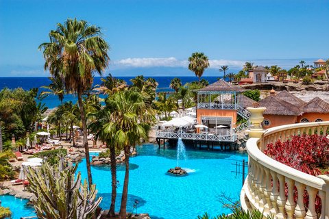 An der Playa del Duque werden Urlaubsträume wahre Resort