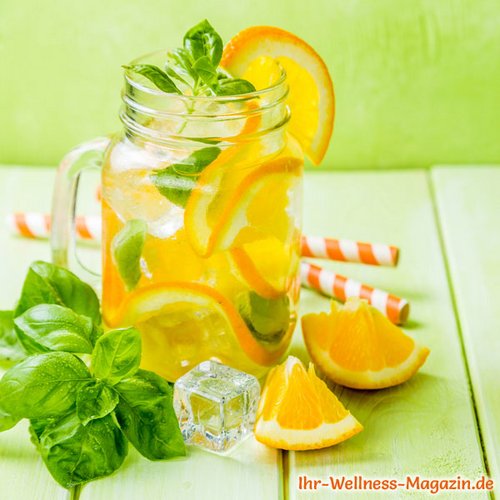 Orangen-Basilikum-Wasser