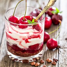 Low Carb Schwarzwälder-Kirsch-Kuchen im Glas