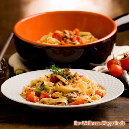 Mediterrane Low-Carb-Pasta mit Sardinen