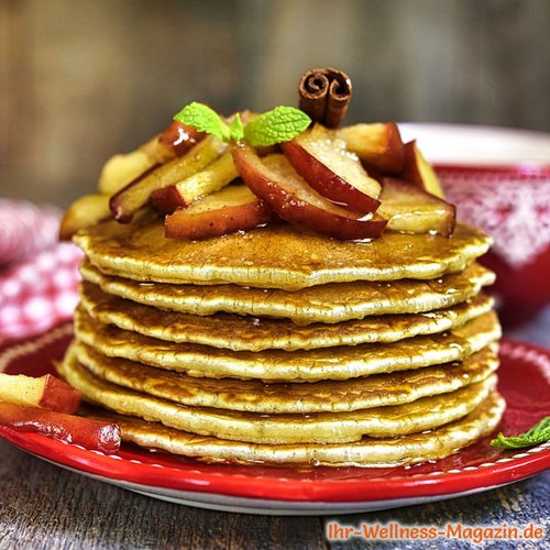 Protein-Pfannkuchen mit Apfelkompott