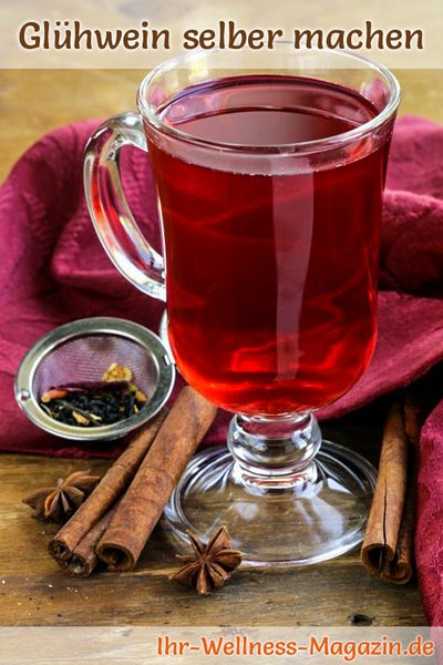 Glühwein mit Gewürzen verfeinert