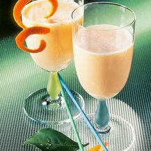 Buttermilch-Shake mit Orangen