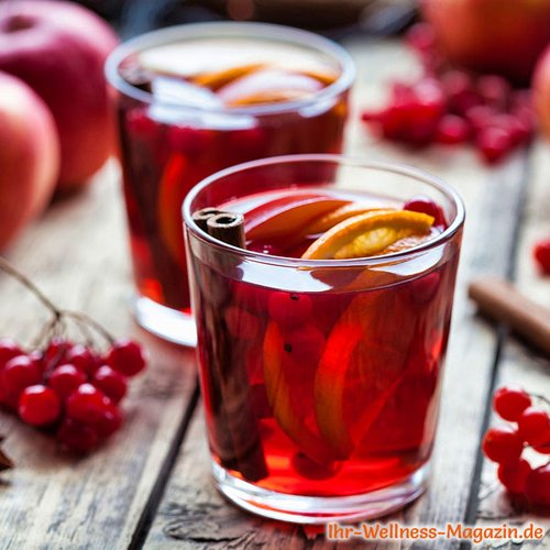 Holunder-Glühwein selber machen - Rezept für ein heißes Wintergetränk