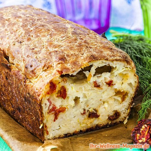 Zucchini-Eiweißbrot mit getrockneten Tomaten