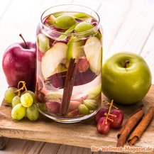 Apfel-Trauben-Zimt-Wasser