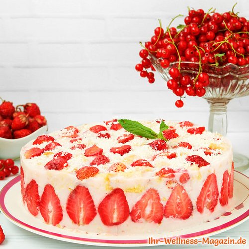 Low Carb Erdbeer-Joghurt-Torte mit Kokos