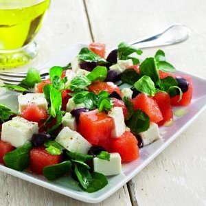 Salat mit Wassermelone und Feta