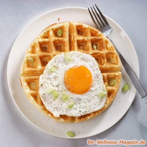 Protein-Skyr-Waffeln mit Spiegelei