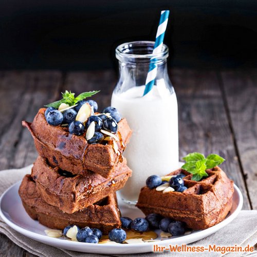 Low Carb Brownie-Waffeln mit Blaubeeren