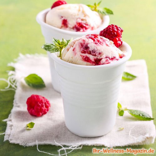 Cremiges Low Carb Himbeer-Joghurt-Eis