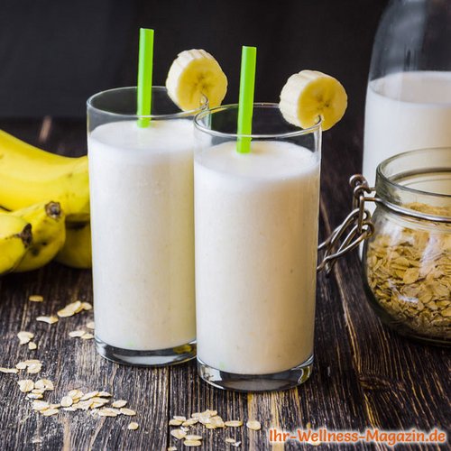 Cremiger Eiweißshake mit Banane und Haferflocken