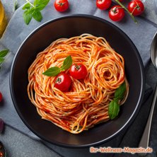 Low-Carb-Spaghetti mit Tomatensauce