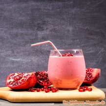 Cremiger Eiweißshake mit Granatapfel