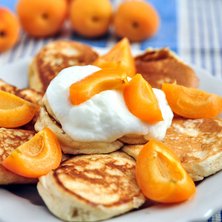 Low-Carb-Pancakes mit Quark und Aprikosen