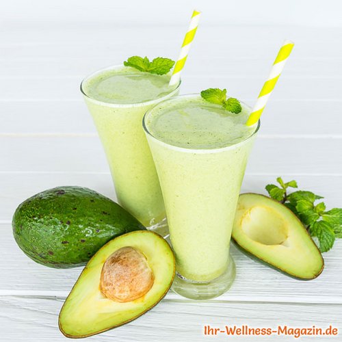 Cremiger Avocado-Eiweißshake mit Minze