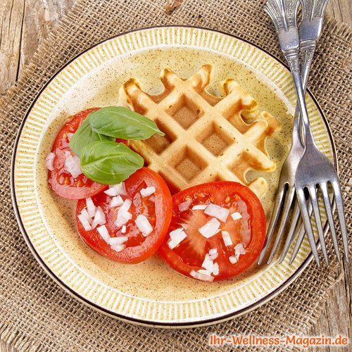 Low Carb Buttermilch-Waffeln mit Tomaten