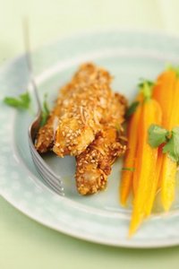 Schlank Rezepte: Knuspriges Sesamhähnchen mit karamellisierten Karotten