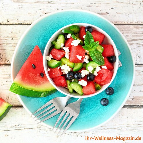 Melonen-Feta-Salat mit Blaubeeren - gesundes Low-Carb-Rezept