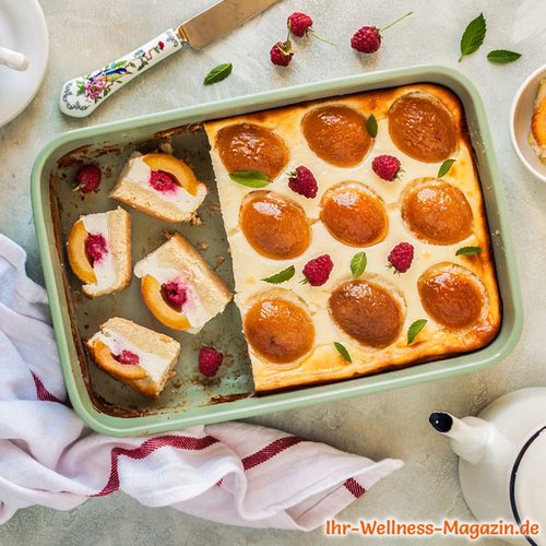 Low Carb Aprikosen-Käsekuchen mit Himbeeren