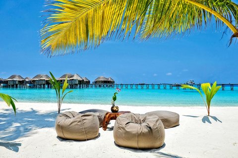 Malediven Insel Halaveli im Nord Ari Atoll: Sonne, Strand und Meer – Urlaub auf den Malediven