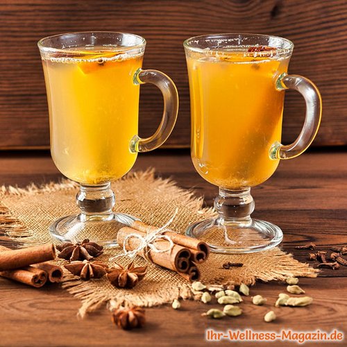 Weißer Glühwein mit Orangensaft