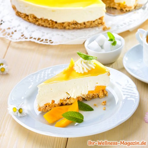 Cremige Low Carb Mango-Quarktorte