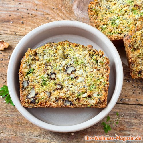 Eiweißbrot mit Nüssen und Kräutern