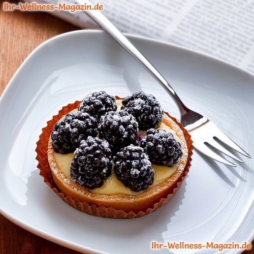Low Carb Brombeer-Tartelettes mit Pudding