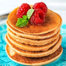 Low Carb Buttermilch-Pancakes mit Himbeeren