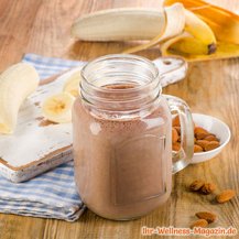 Cremiger Schoko-Eiweißshake mit Banane