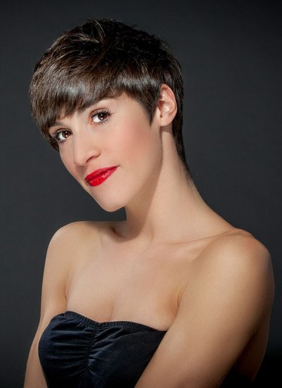 Pixie Cut mit vollem Pony