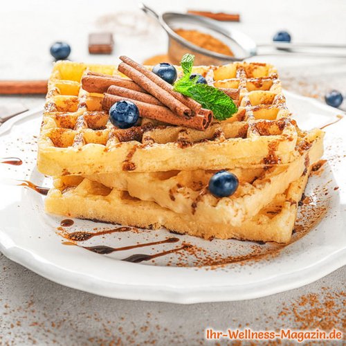 Low Carb Zimt-Quark-Waffeln mit Schokosoße