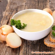 Cremige Zwiebelsuppe mit Frischkäse