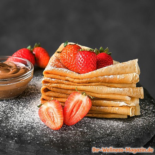 Low-Carb-Crepes mit Schoko-Nuss-Creme und Erdbeeren