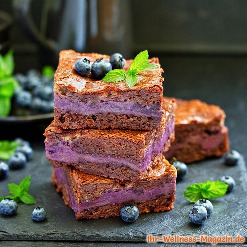 Low-Carb-Brownies mit Blaubeer-Füllung