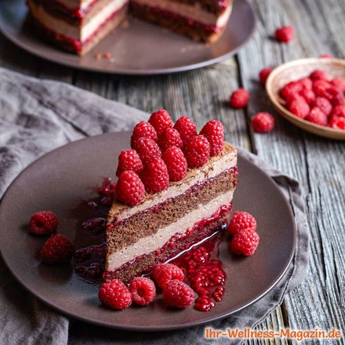 Leichte Low Carb Himbeer-Schoko-Mousse-Torte