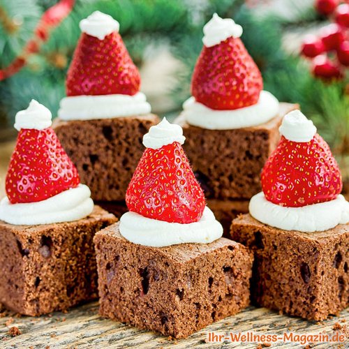 Low-Carb-Brownies mit Weihnachtsmütze