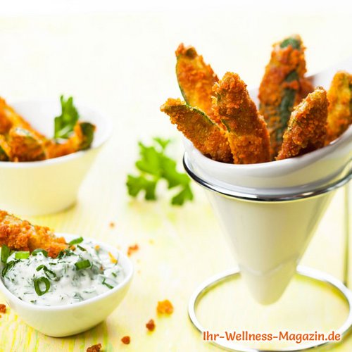 Zucchini-Pommes mit Kräuter-Dip