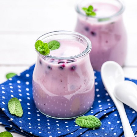 Schnelles Low Carb Eiweiß-Dessert mit Blaubeeren