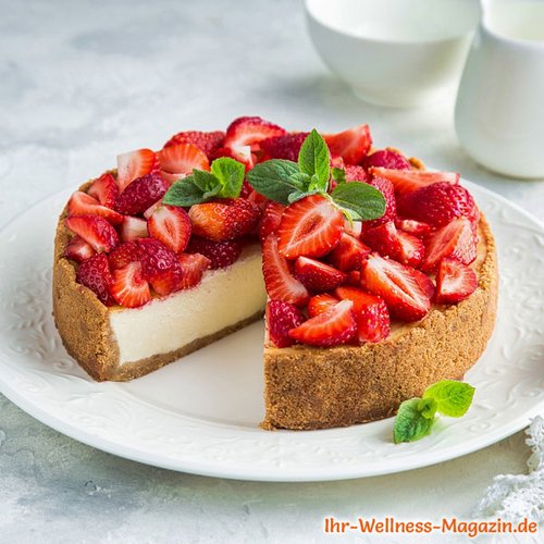 Low-Carb-Quarkkuchen mit Erdbeeren