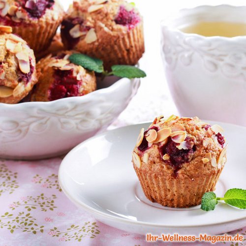 Saftige Low Carb Himbeer-Buttermilch-Muffins