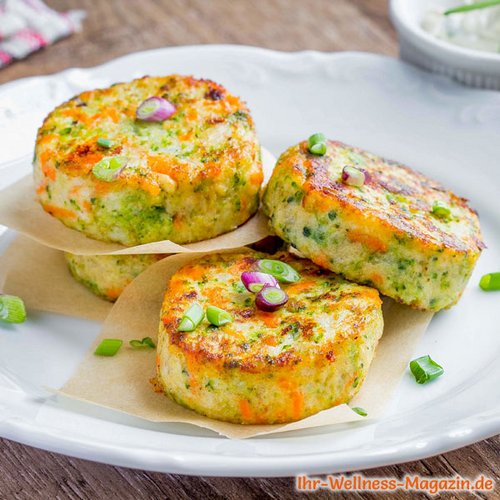 Low-Carb-Pancakes mit Brokkoli, Kohl und Möhren