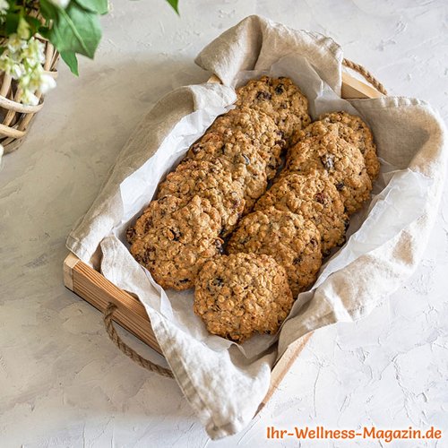 Haferflocken-Nuss-Kekse mit Rosinen - gesundes Rezept ohne Zucker