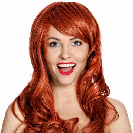 Rot gefärbte Partyfrisur für lange Haare, offen gestylt 