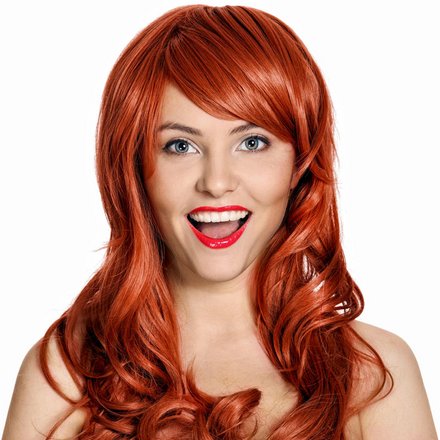 Rot gefärbte Partyfrisur für lange Haare, offen gestylt 