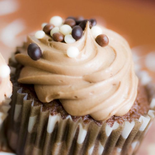 Low Carb Schoko-Cupcakes mit Schokoladen-Frosting