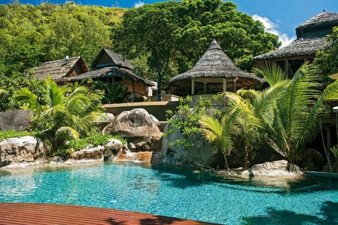 Seychellen-Insel Praslin: Im Hotel am Strand die frische Meeresbrise einfangen