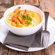 Low Carb Curry-Suppe mit Garnelen